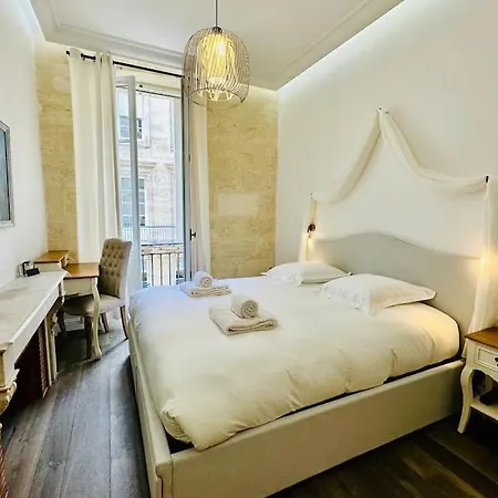 Chateau Trompette Tourny 아파트 *